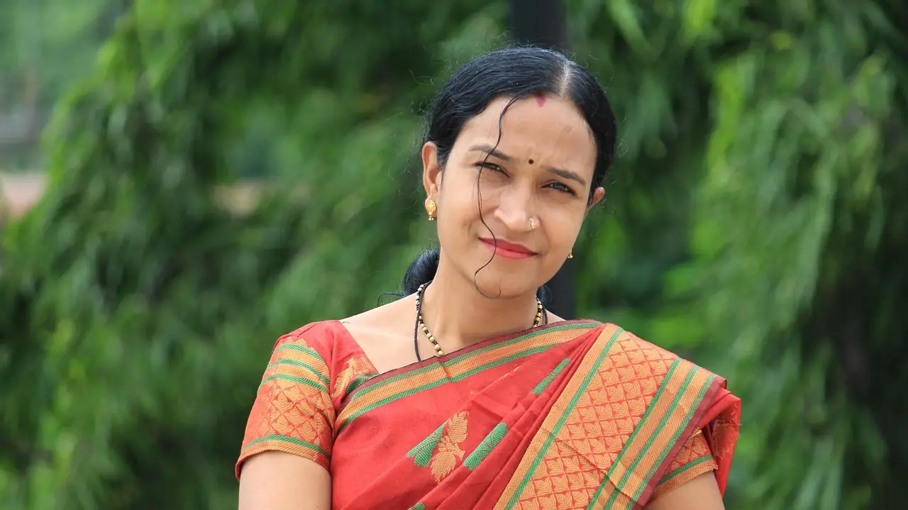 women, indian, female, mother, woman, young, attractive, india, happy, smile, smiling, green happy, green smile, green happiness