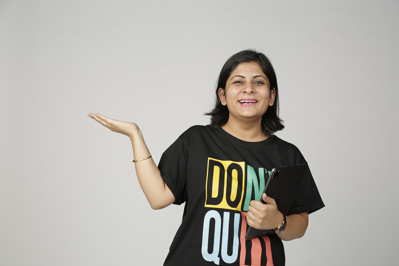 shallunarula, shallu narula, f1 digitals, professional girl, business girl, laptop girl, cofounder, founder, startup, indian girl, graphic designer, freelancer, idea, working, women, confident, macbook, tab girl